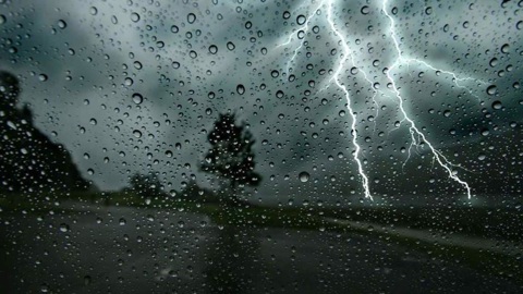 "Снова поплыли": на Кубань обрушились залповые ливни, жителей Сочи предупредили о возможной эвакуации