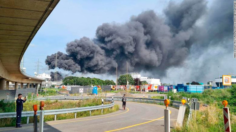 Взрыв на химпредприятии в Германии: токсичное облако движется на северо-восток