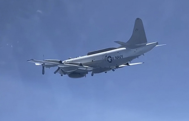 Кадры сопровождения разведчика США истребителем Су-30 над Чёрным морем