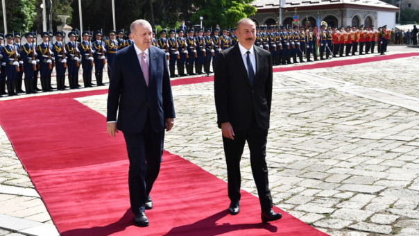 Возвращая долг Турции, Баку делает громкие агрессивные заявления