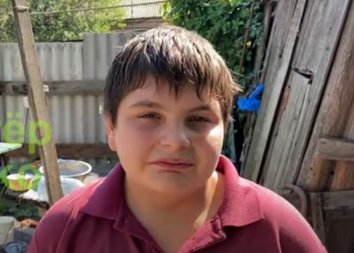 Половину своей жизни этот пацан видит войну и только её.