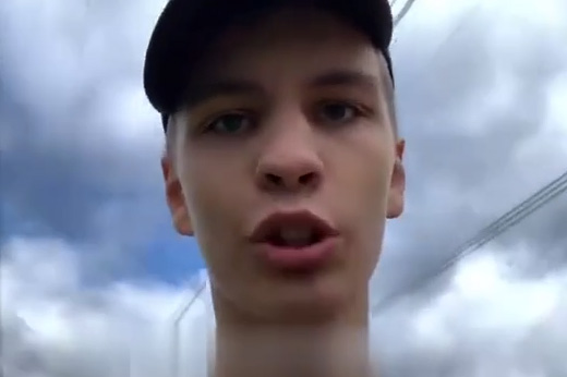 "Молодой и очень смелый!". К чему приводит Тик-Ток головного мозга (18+)