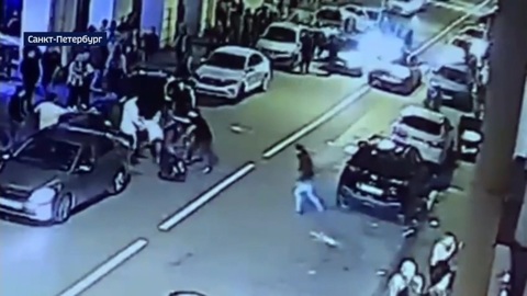 Драка со стрельбой в Петербурге попала на видео