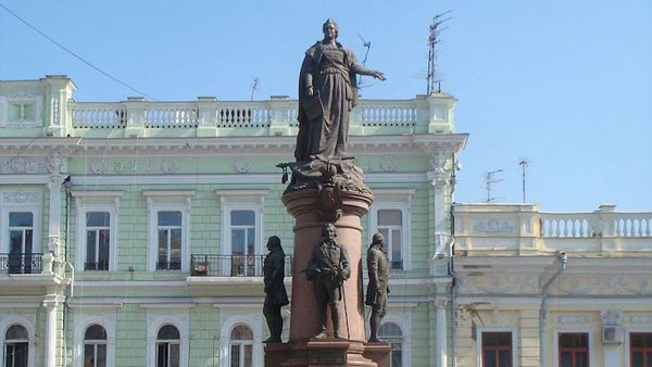 В Одессе задумали снести памятник Екатерине II.