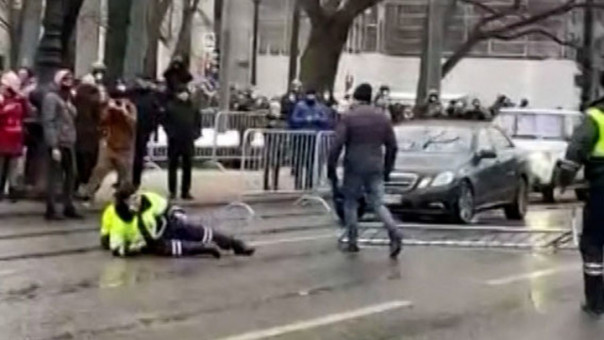 Петербургскому дебоширу дали 4,5 года колонии за нападение на полицейских