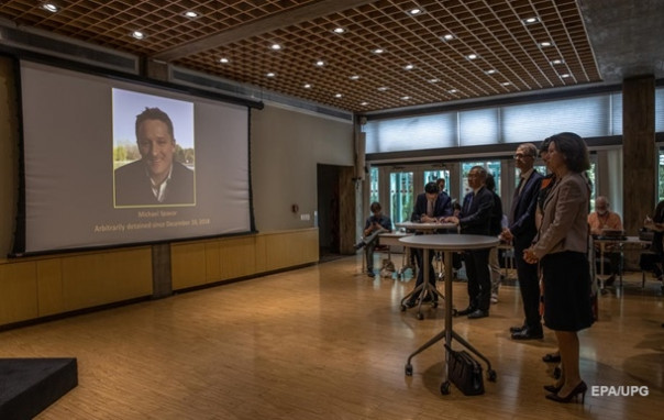 Китайский суд приговорил канадца за шпионаж к 11 годам тюрьмы