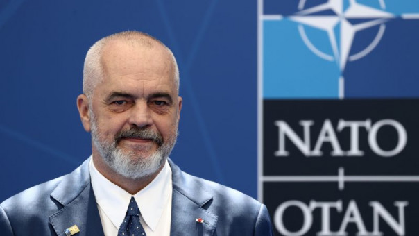 США упросили Косово и Албанию ***временно*** приютить афганских беженцев