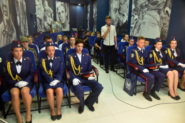 Кадеты из Донбасса. Зачем дети погибших военнослужащих ДНР получают образование при Следкоме РФ