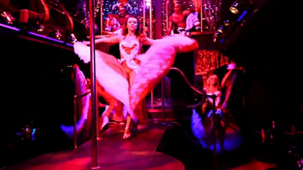 "Забава" в Большой Невке: на борту парусника работал нелегальный стриптиз-бар