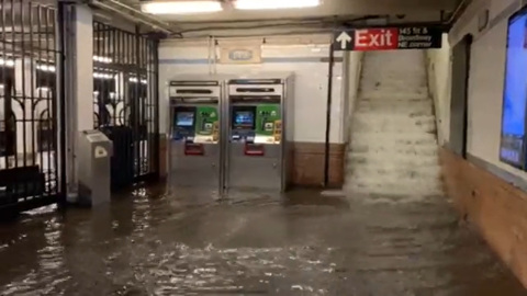 Ураган "Ида" унёс жизни уже 60 американцев, американский аэропорт Тетерборо ушел под воду