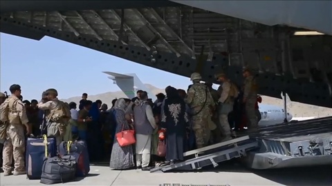 Мир и война | Миссия в Кабуле. Специальный репортаж | Салют и стрельба в Кабуле: 17 погибших