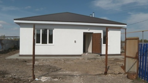 Из погорельцев в новоселы: 16 семей получили ключи от новых домов