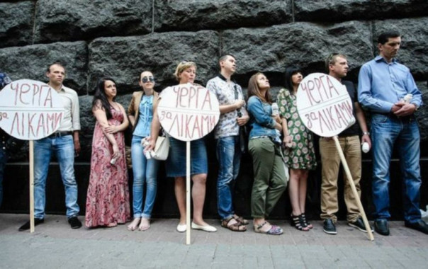 «Утром деньги – через три года стулья»: как Украина платит иностранцам за поставки лекарств