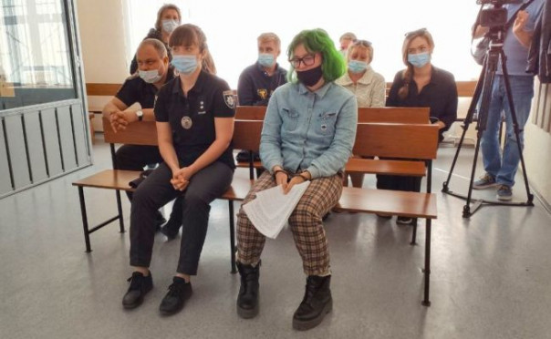 «Колумбайнершу» — будущего офицера из Полтавы отправили в СИЗО