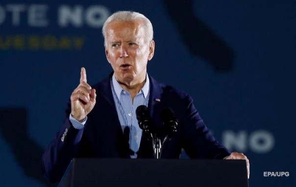 Байден вспомнил о Трампе и перекрестился