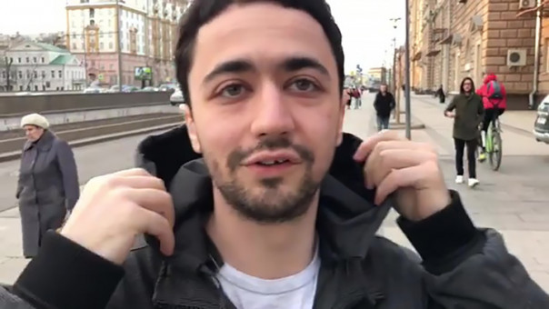 Стендаперу-русофобу Мирзализаде пока разрешили остаться в России