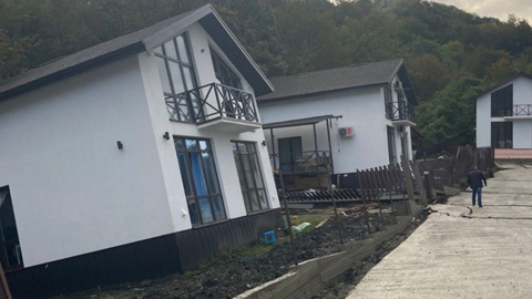 Оползень в Сочи сместил 20 домов и участок дороги