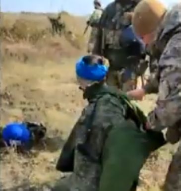 Появилось видео похищения укрофашистами офицера СЦКК ЛНР