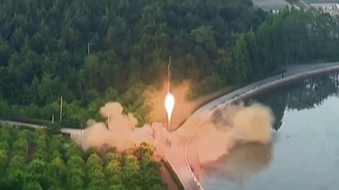 Северная Корея снова запустила неопознанный снаряд в сторону Японского моря