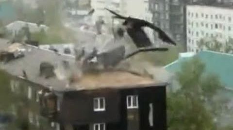 Ураган крушил здания как бумагу, деревья вырывало с корнем. Сильнейший ураган на Сахалине