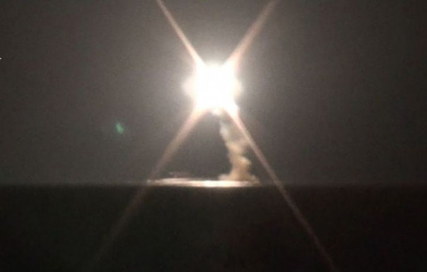 Российские военные провели первый испытательной пуск гиперзвуковой ракеты "Циркон" с атомной подводной лодки