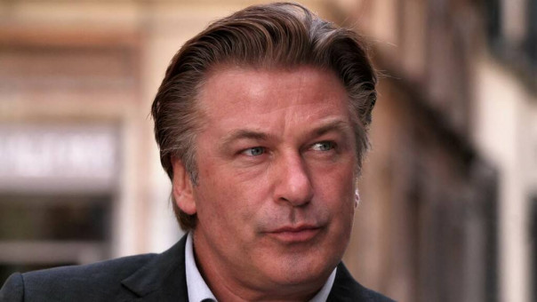 Алек Болдуин застрелил во время съёмок фильма оператора