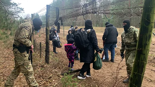Белорусские пограничники сообщили об избитых польскими силовиками беженцах