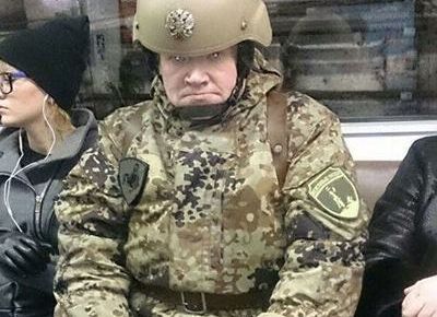 "Киборг Иван едет на задание": американцев повеселило фото "российского военного" в метро