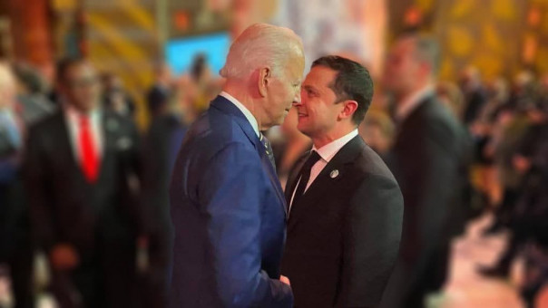 Зеленский обсудил с Байденом ситуацию с безопасностью в Донбассе