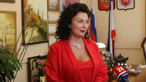 Героиня мемов стала фигурантом дела. Знойная чиновница поймана на взятке в 25 млн