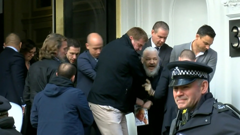 У Джулиана Ассанжа в суде случился инсульт