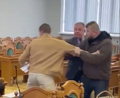 Во Львовском райсовете депутат-свободовец Федун подрался с бронзовым призером Олимпийских игр по карате