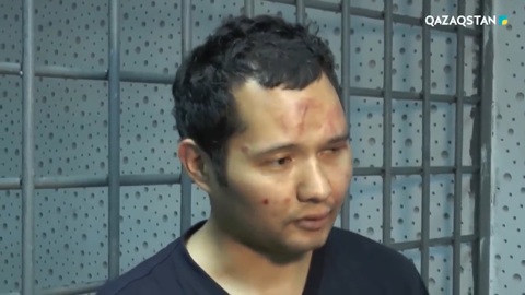 Допрос задержанного за участие в митинге в Алма-Ате музыканта сняли на видео