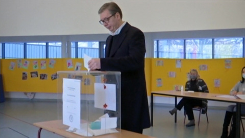 В Сербии проходит референдум по изменению конституции