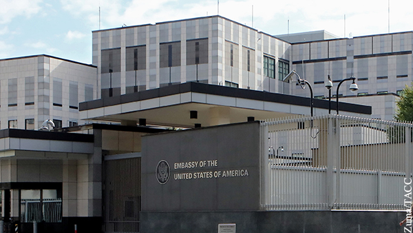 Отъезд дипломатов США из Киева похож на эвакуацию американцев из Кабула