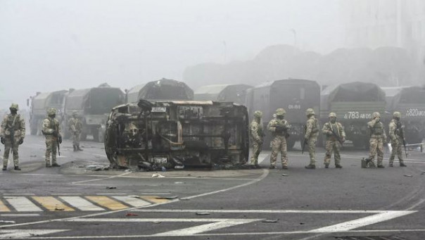 В Алма-Ату прибыли девять Ил-76 с российскими миротворцами