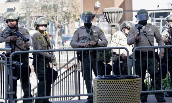 Уличные банды Лос-​Анджелеса нападают на жителей богатых районов, полиция призывает жителей быть начеку