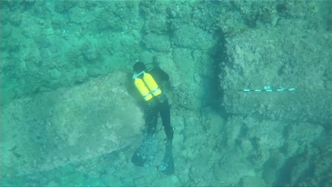 На дне Средиземного моря найден древний город.