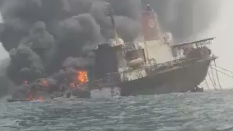 У берегов Нигерии взорвался танкер, 10 человек пропали без вести