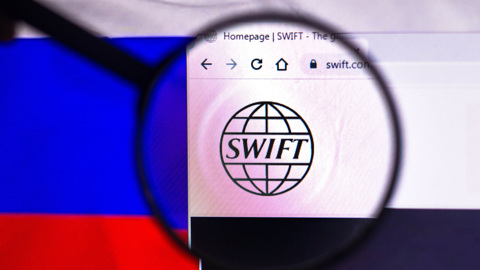 Венгрия выступила за отключение России от SWIFT