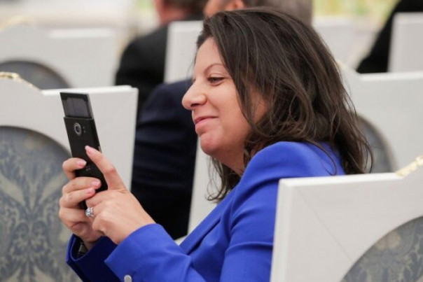 Роспотребнадзор: «омикрон» тяжело переносят менее 1% детей. Вопросы к Марго Симоньян