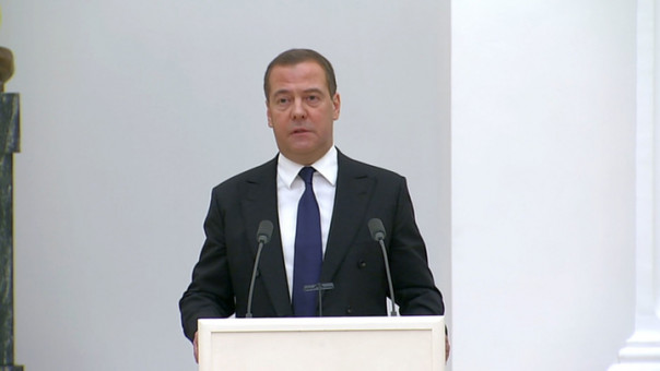 Медведев высказался о признании республик Донбасса.