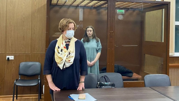 Метнувшую коктейль Молотова в полицейских студентку отправили в СИЗО