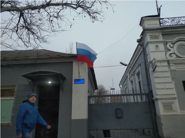 "Только не ругайте нас за то, что мы пока не встречаем вас с цветами"