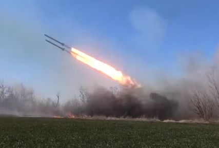 "Красивое"! Народная милиция выжигает "Солнцепёком" позиции укрофашистов | Свыше 70 украинских националистов уничтожено за сутки военными ДНР