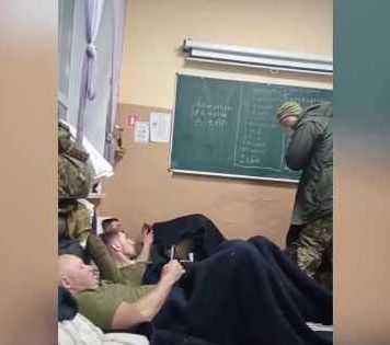 Очередной раз укрнацисты прячутся по школам, чтобы потом обвинить Армию РФ в ударе по гражданским объектам