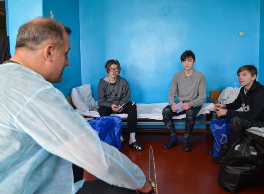 Трое подростков из Мариуполя, прошли 20 километров под обстрелами, до блокпоста ДНР