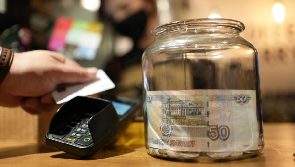 На «Мировом» уровне: как работают платежи и переводы в условиях санкций