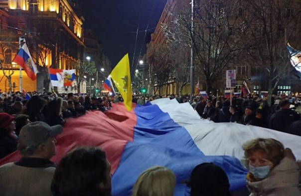 В Белграде проходит грандиозный митинг в поддержку России
