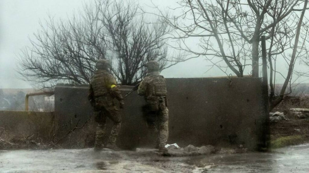 Боевики "Азова" взорвали дом в Мариуполе, под завалами находятся до 200 человек